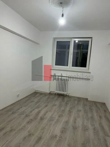 Brancoveanu, Piata Resita, vanzare apartament 3 camere decomandat.