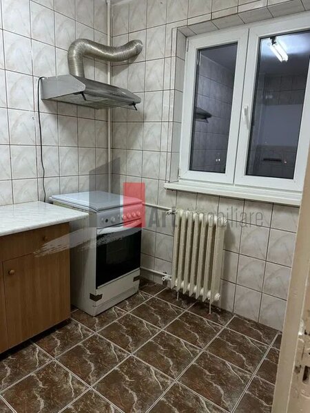 Brancoveanu, Piata Resita, vanzare apartament 3 camere decomandat.
