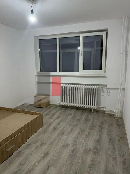 Brancoveanu, Piata Resita, vanzare apartament 3 camere decomandat.
